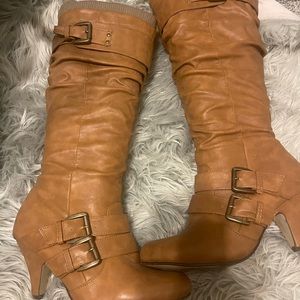 Heeled tan boots